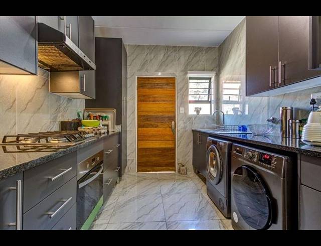 3 BEDROOM TOWNHOUSE FOR SALE IN RAVENSWOOD